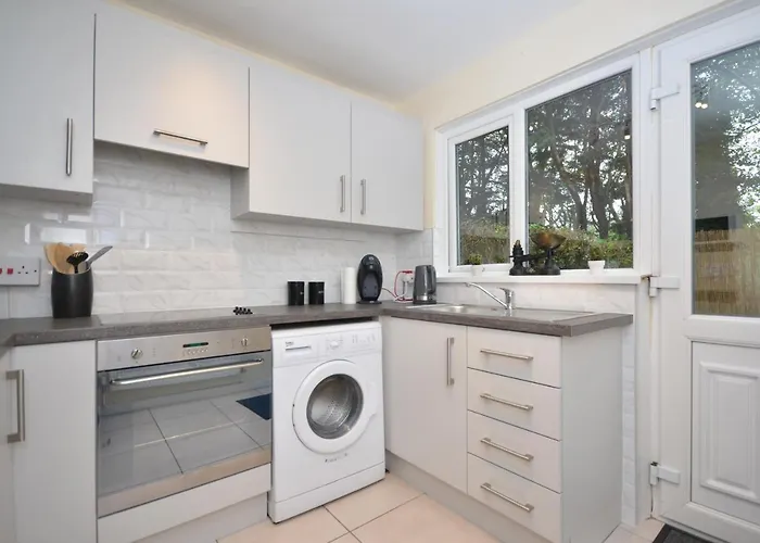 Bright Stylish 2 Bedroom Garden Apartment South Belfast Close To Everything