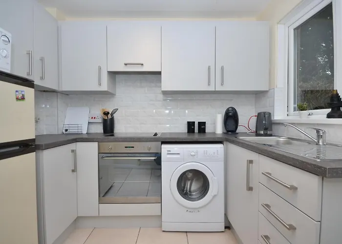 Bright Stylish 2 Bedroom Garden Apartment South Belfast Close To Everything