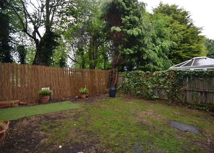 Bright Stylish 2 Bedroom Garden Apartment South Belfast Close To Everything